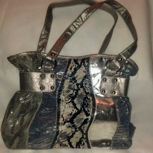 Chateau handbag